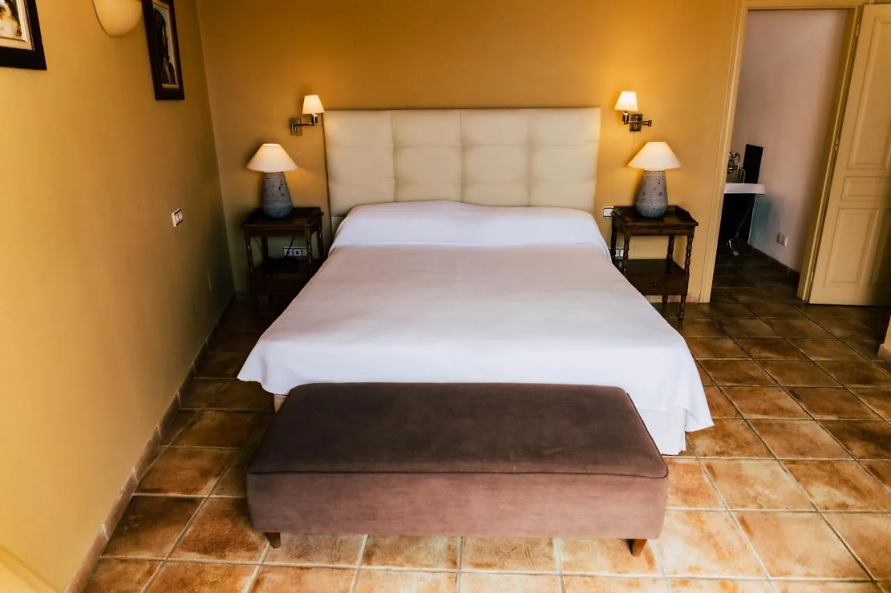 Hotel Carabeo Nerja 0*,