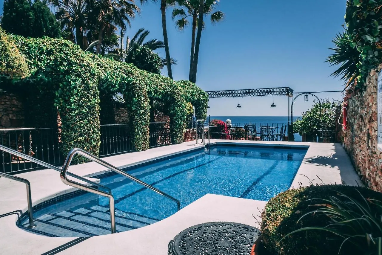 Hotel Carabeo 네르하
