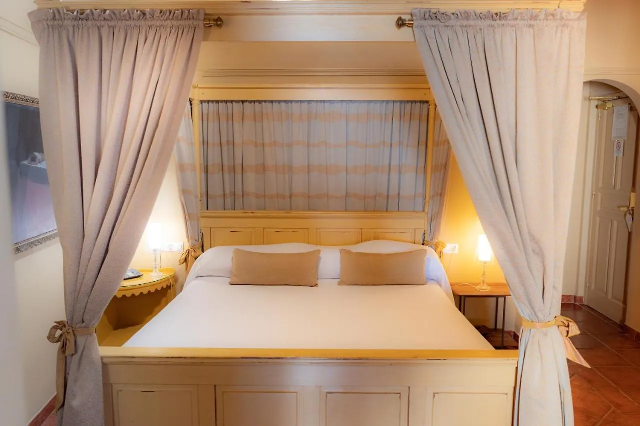 Hotel Carabeo 네르하