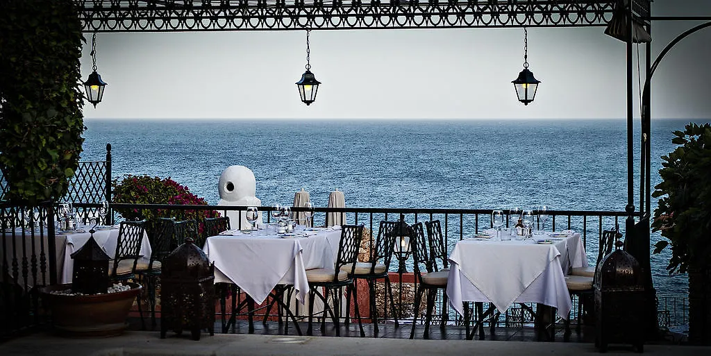 Hotel Carabeo 네르하